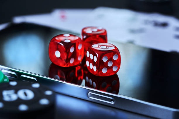 Card combination showing 5+5 split opportunity and free-bet indicator